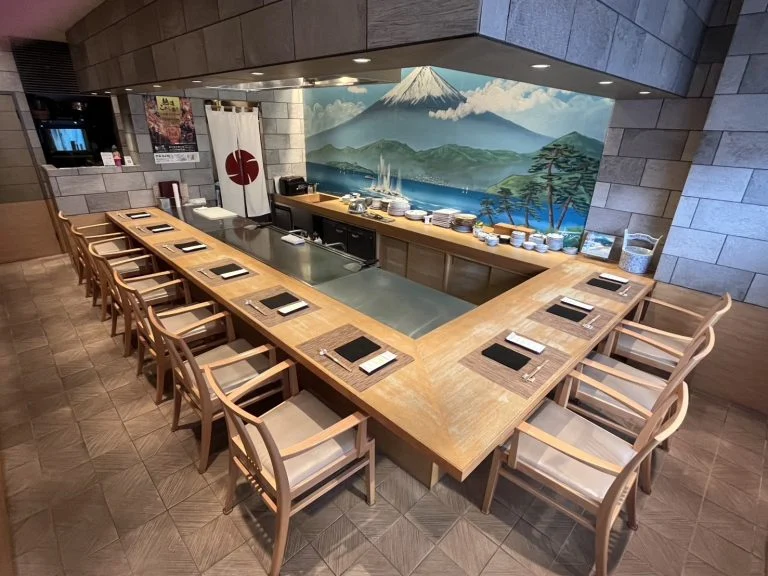 鉄板焼 西麻布またはりの店内